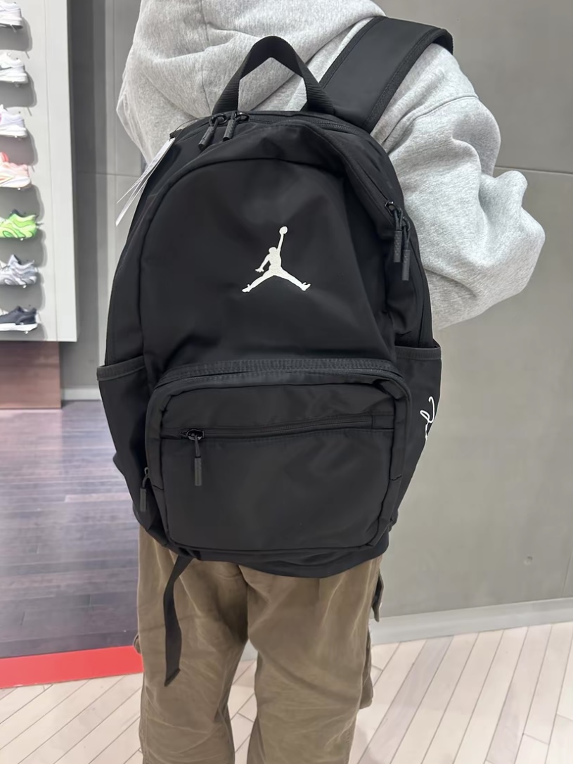 实用党狂喜！这包背出校园感，容量直接开挂🎒