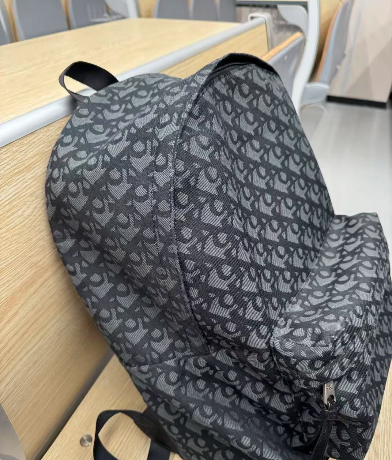 无法抗拒的老花满印双肩包🎒