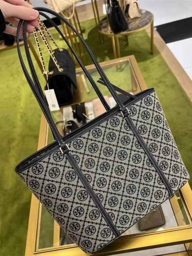 自用送礼都封神！TORY BURCH 小号托特包美到失语