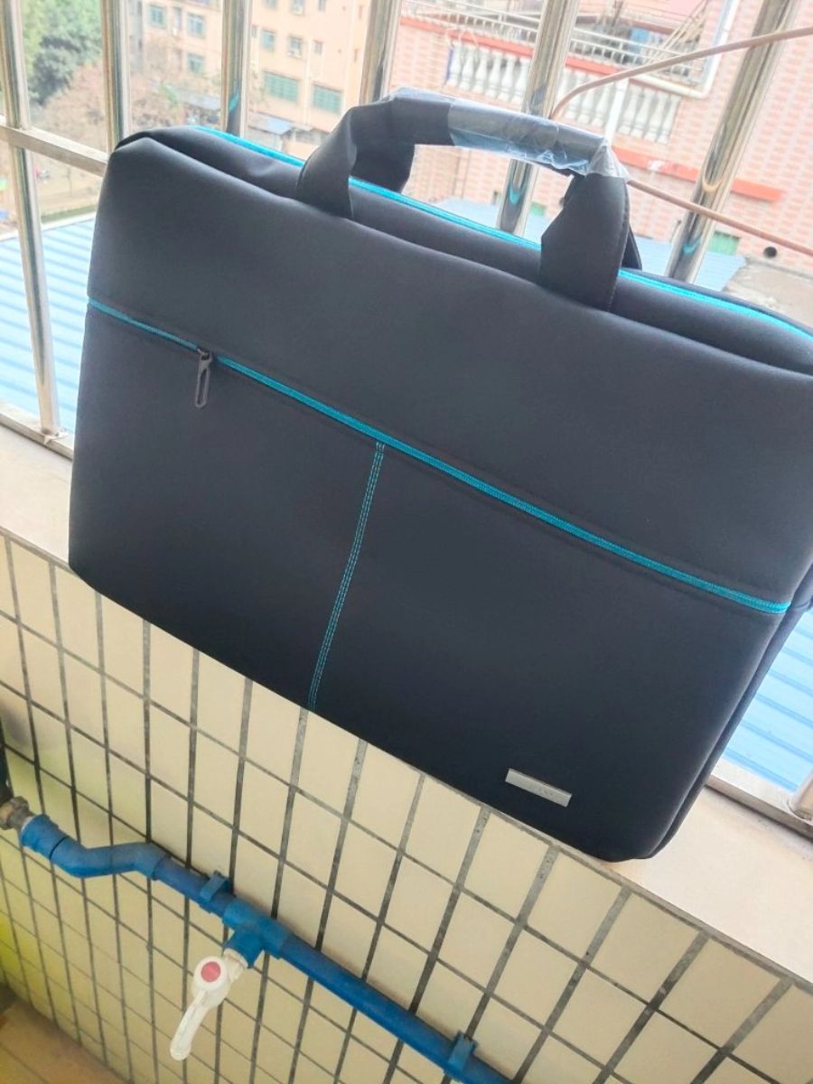 💙 游戏党狂喜！这个撞色蓝电脑包也太飒了吧！​