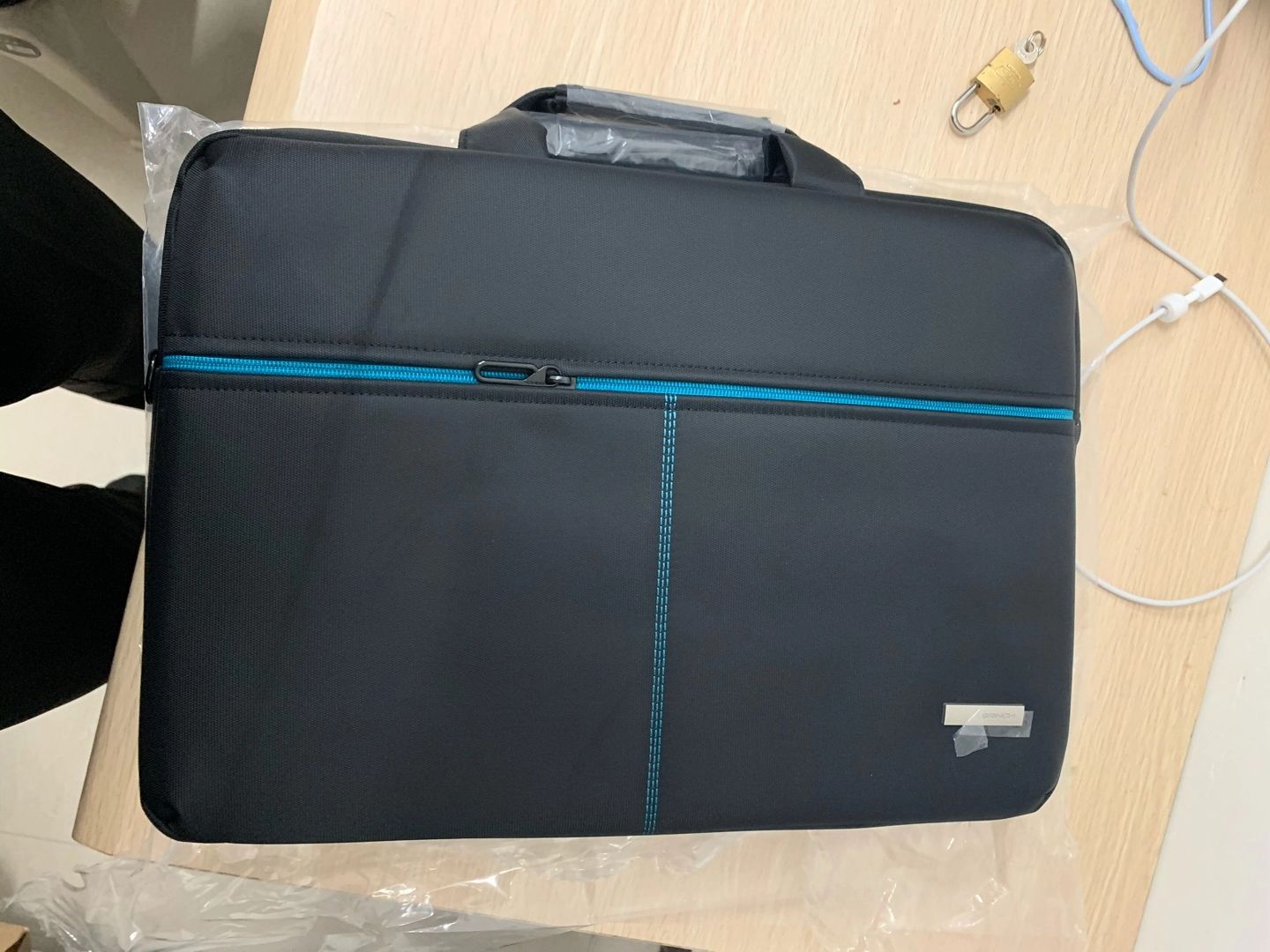 这款撞色蓝电脑包让我的游戏本身价翻倍！​