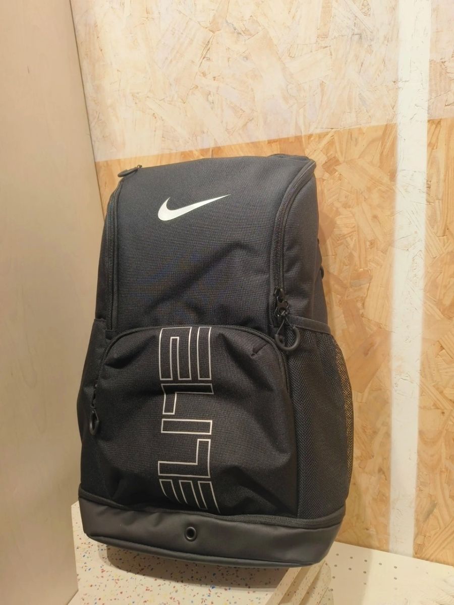 学生党实测！这个Nike包让我教室图书馆横着走📚