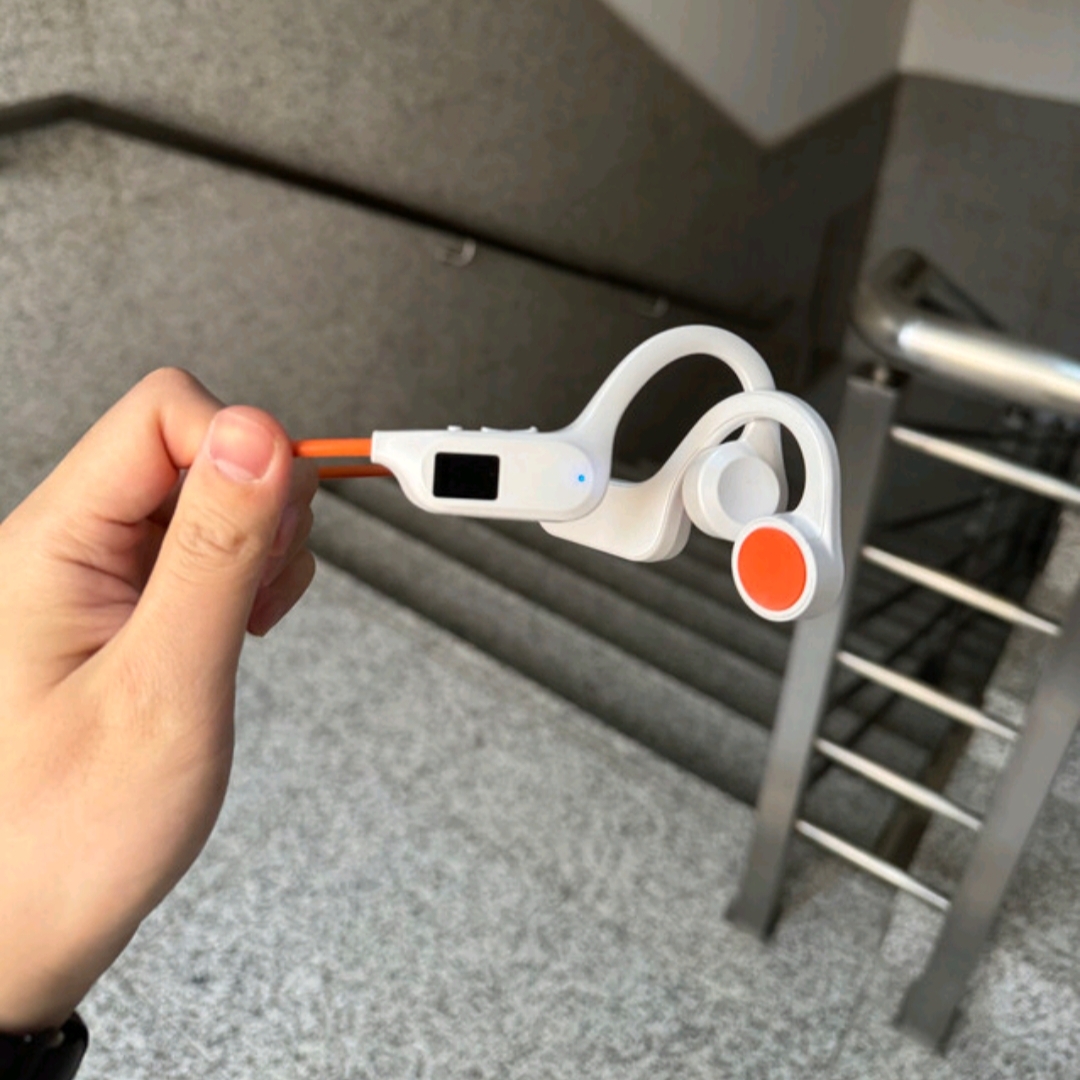 健身戴上介个耳机！那回头率不得杠杠滴