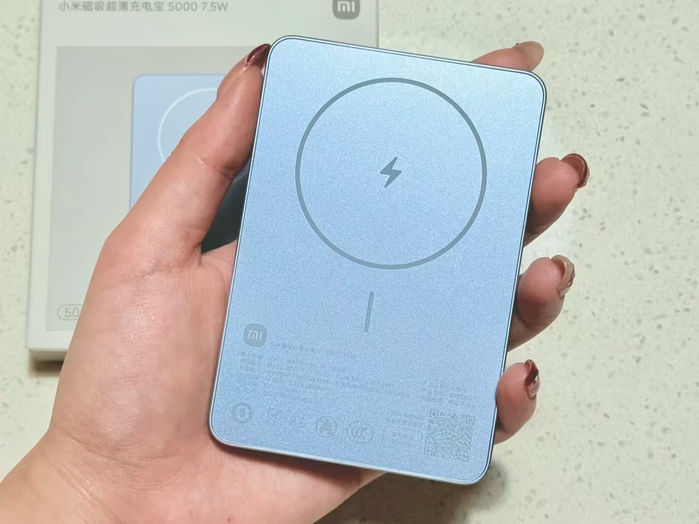 🤩😀薄得像卡片，却能把电量“吸”给手机💖
