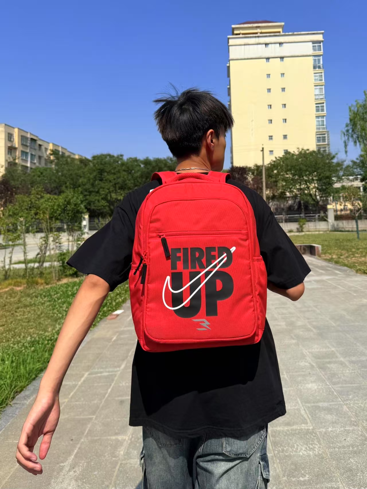 NIKE双肩包还是红色好看🌹