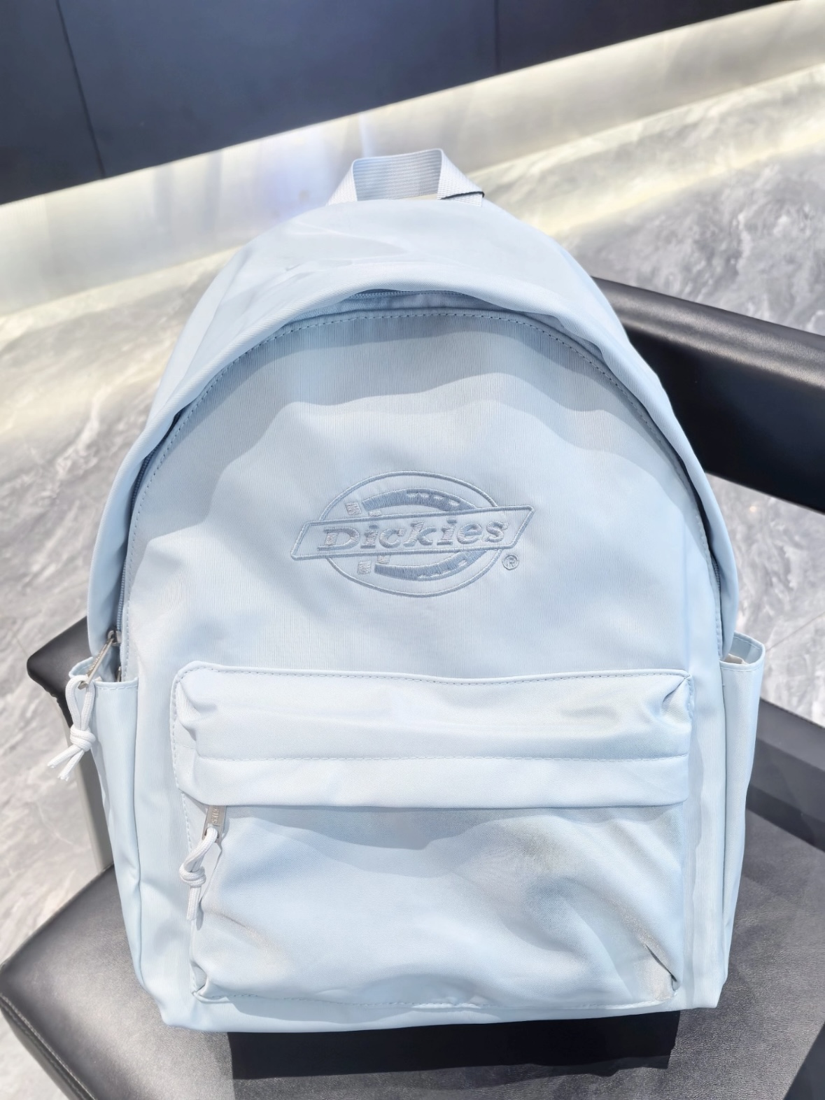 🎒学生党通勤党狂喜！这只刺绣背包把实用与潮酷焊死了～✨