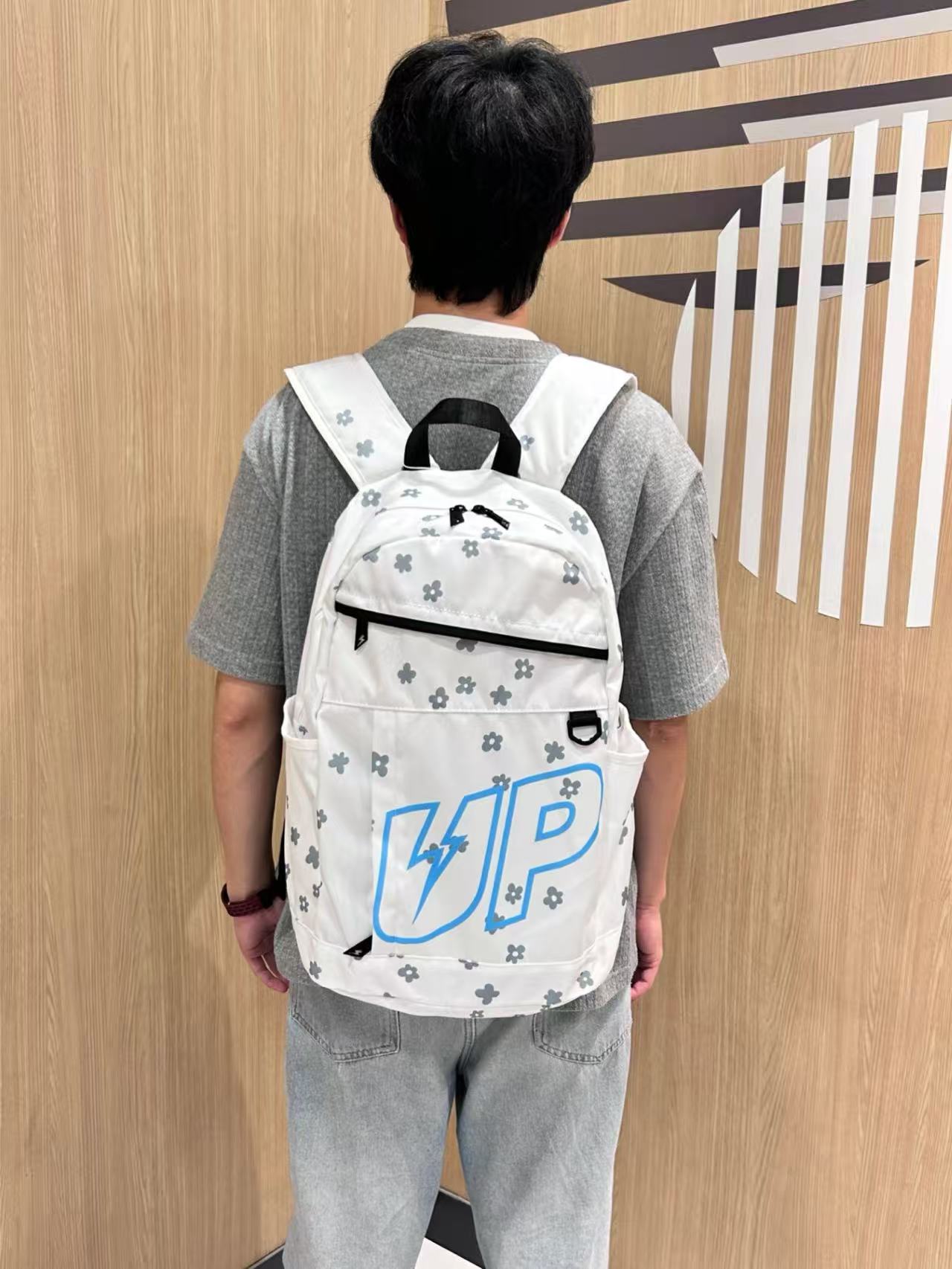 对不起qq...尊嘟拒绝不了介个波点蓝双肩包
