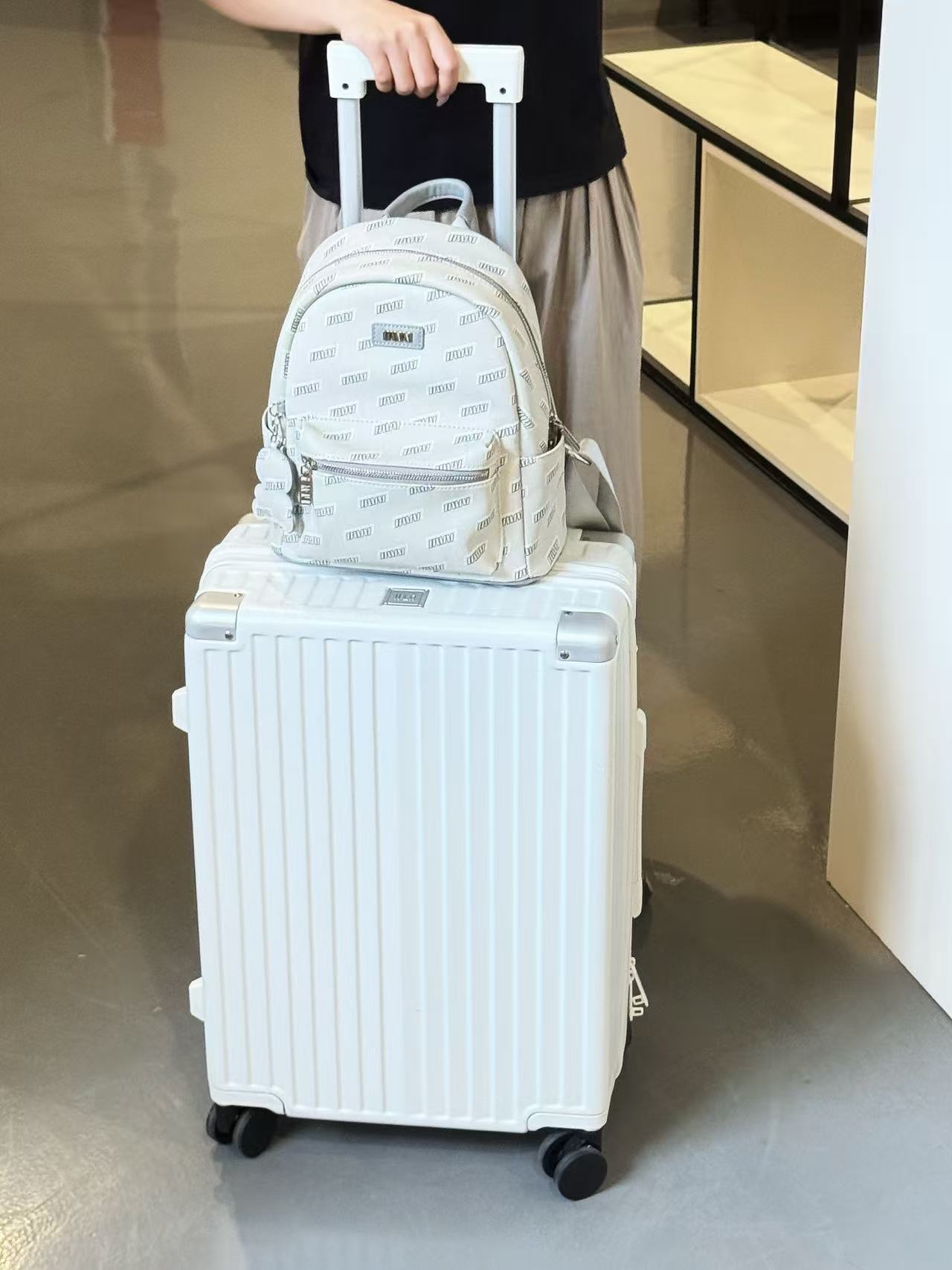 藏不住了…挖到一个好看又抗造的行李箱！！