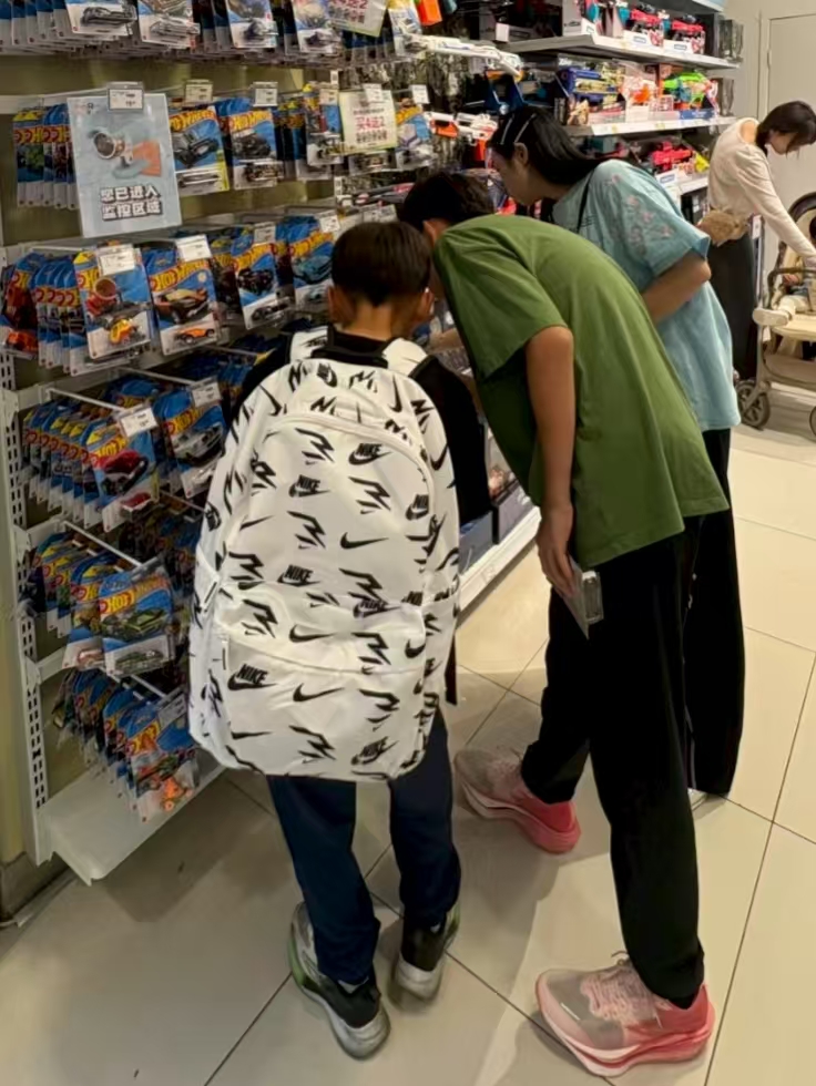 这包简直就是行走的潮流符号！