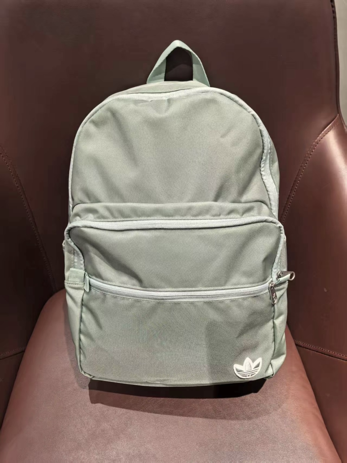 🎒潮到犯规！这只双肩包承包你的所有出行需求～💥