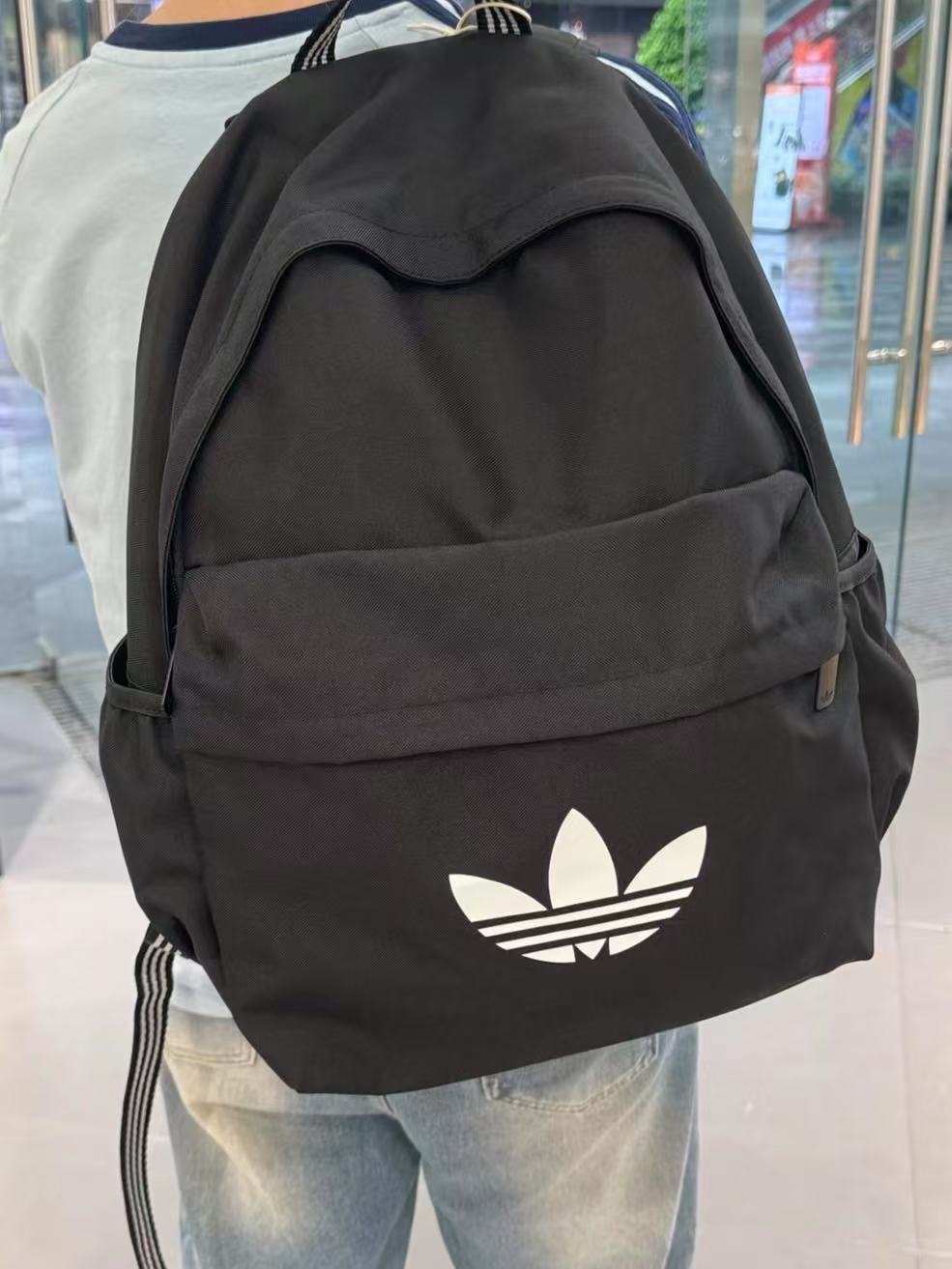 潮人必入！三叶草新款双肩包太懂运动风