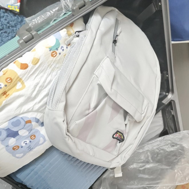 情侣出行刚需！维动灰色双肩包承包全场景穿搭🎒