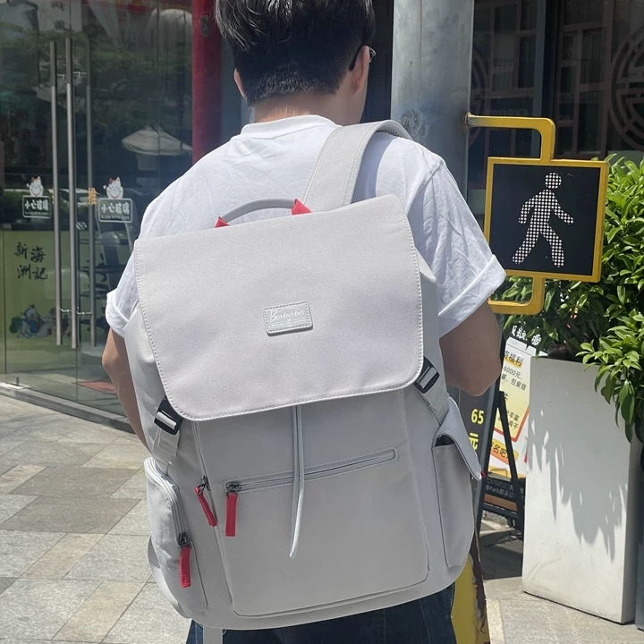 ​通勤党看过来！波斯丹顿灰色双肩包也太实用了吧！​
