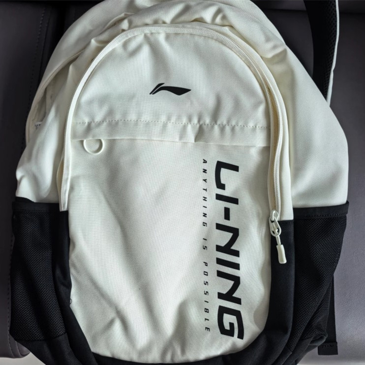 李宁乳白色双肩包，运动通勤都能搭🎒