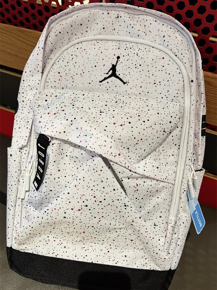 🏃‍♀️运动党必入！Nike 春夏白色包耐造还清爽
