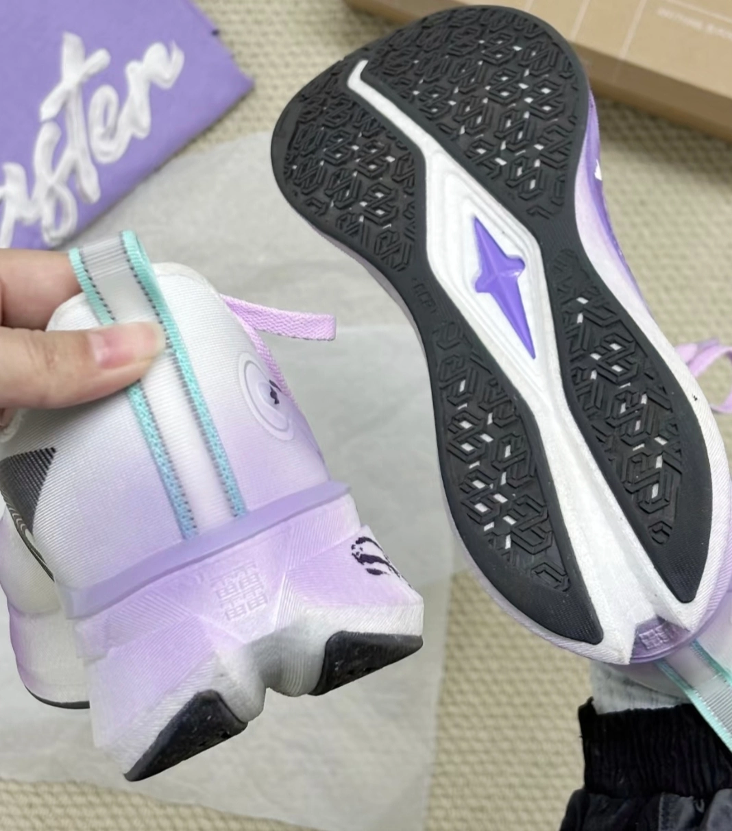 谁的梦中情鞋啊～～紫色脑袋吻上来了