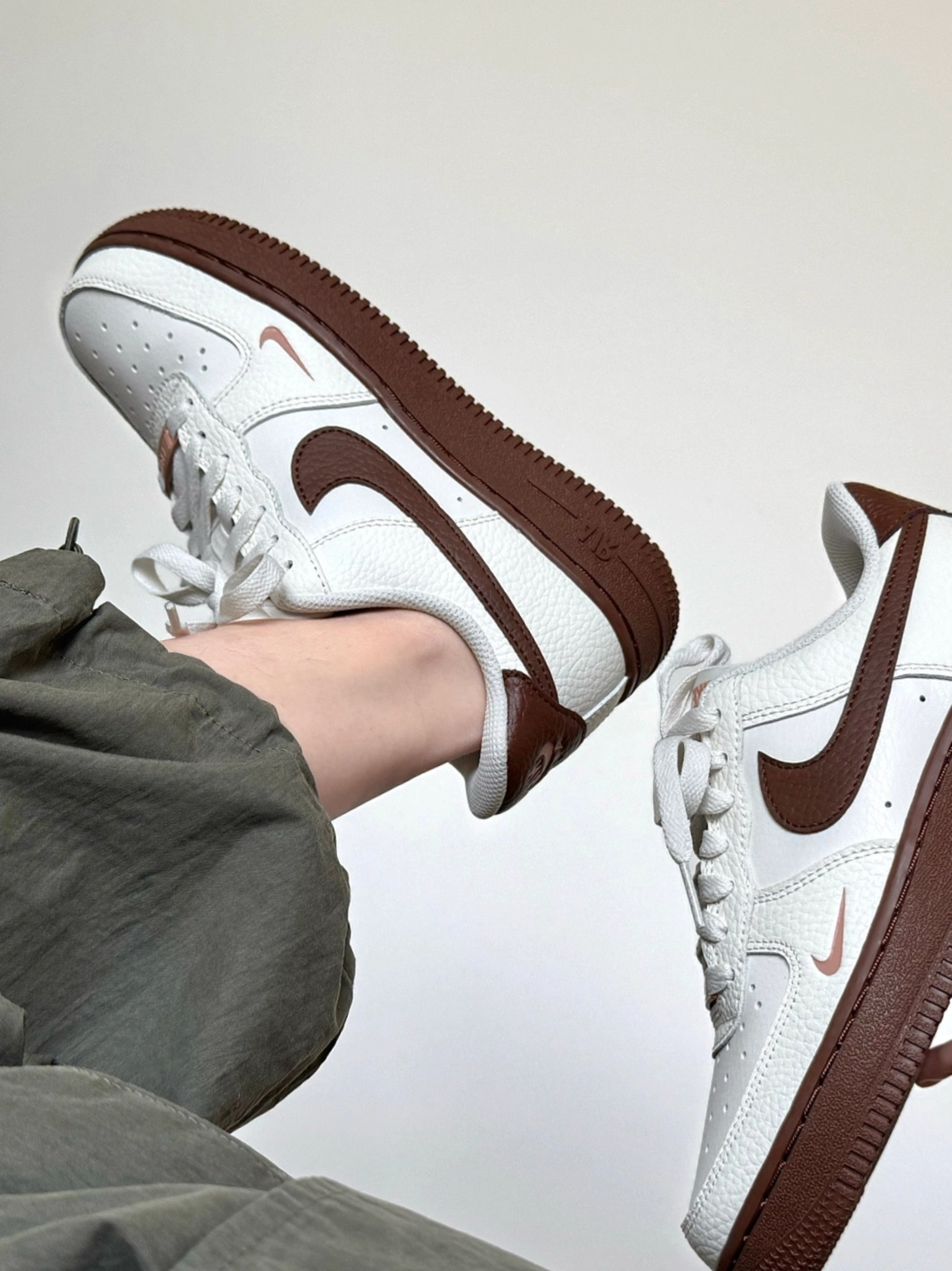 NIKE空军1号棕白款✨出街通勤太香啦！
