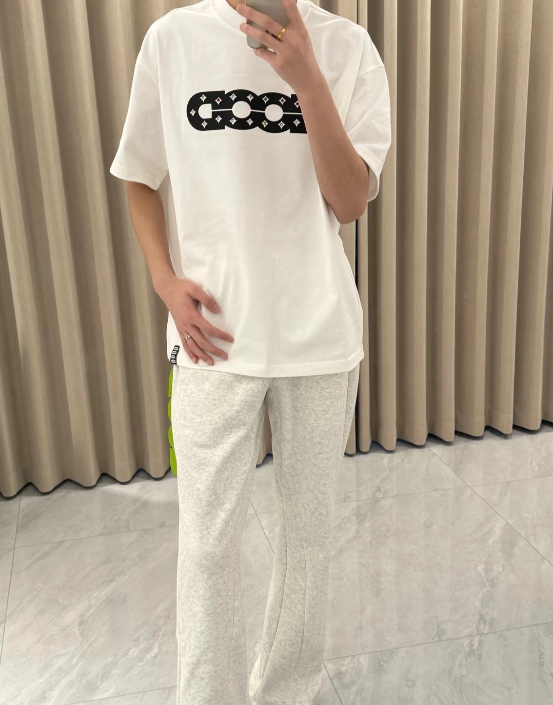 酷帅来袭！“Love Is Good” 字母 T 恤超吸睛