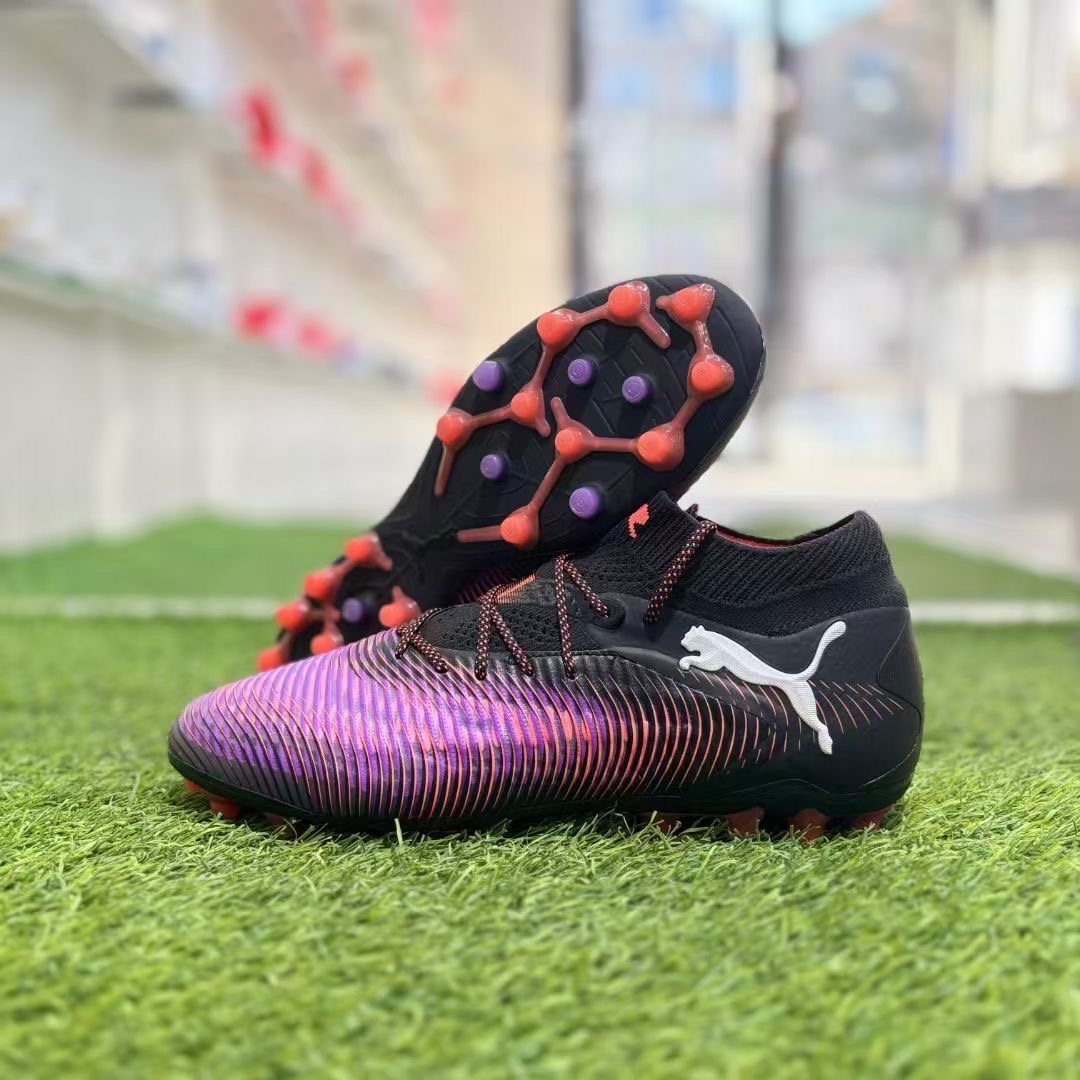 足球场上的亮眼战靴⚽