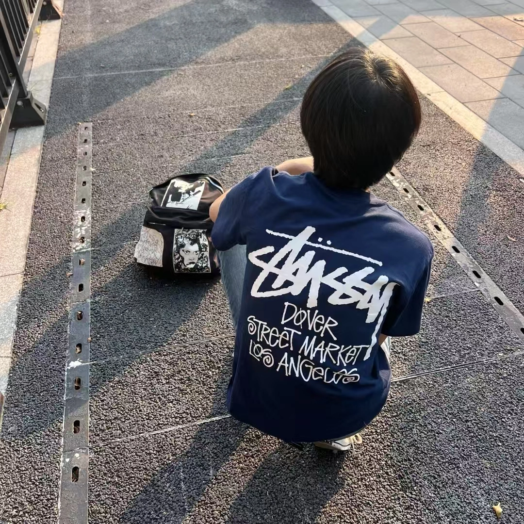 海军蓝 T 恤直接封神✨