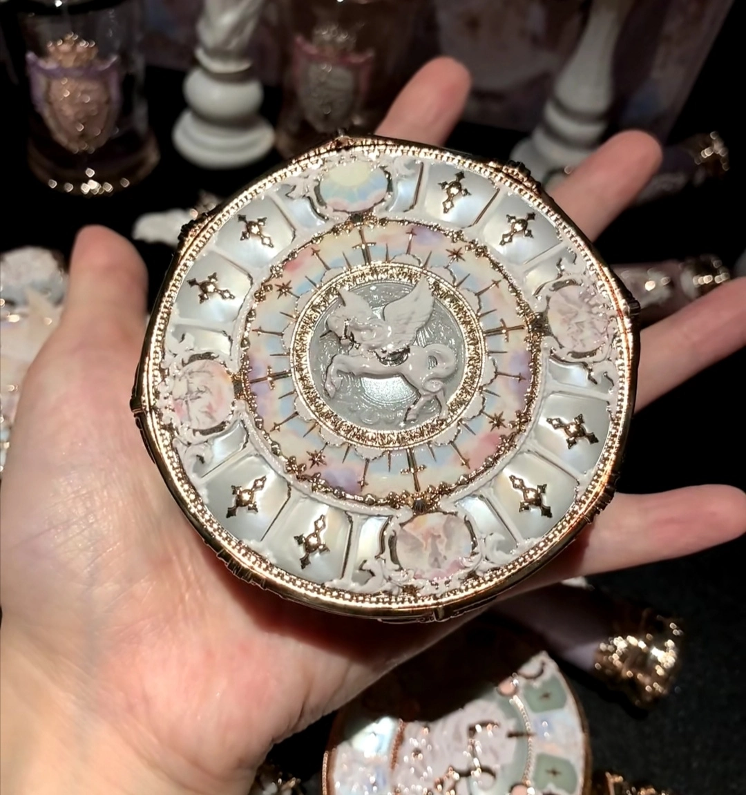 梦幻雕花蜜粉，持妆颜值双在线✨