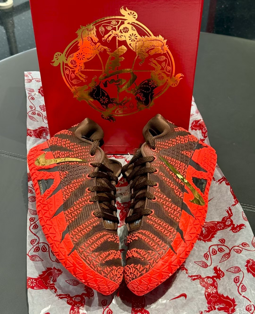 Nike把“骏马剪纸”穿脚上了!新年战靴直接封神🐎