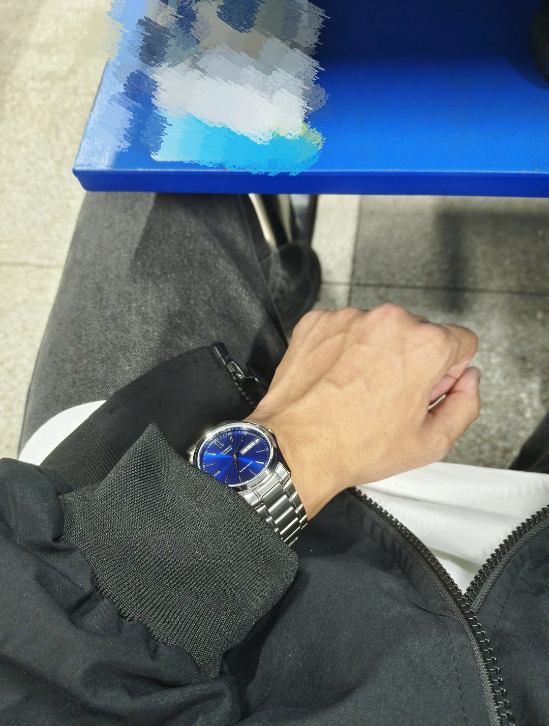 手腕上的那抹蓝，点亮平凡日常