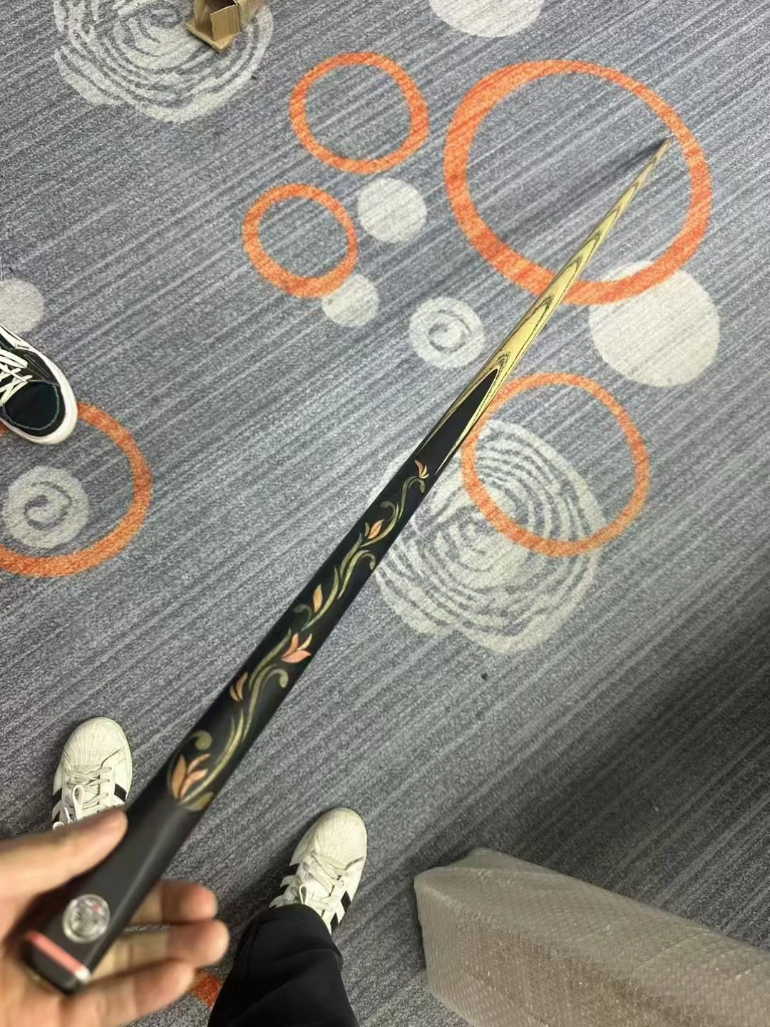 - 外观设计：具有中国风，后把采用郁金香