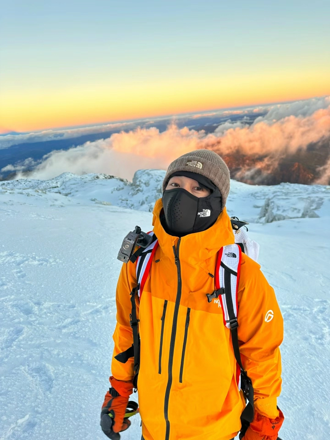 北面巅峰最顶冲锋衣