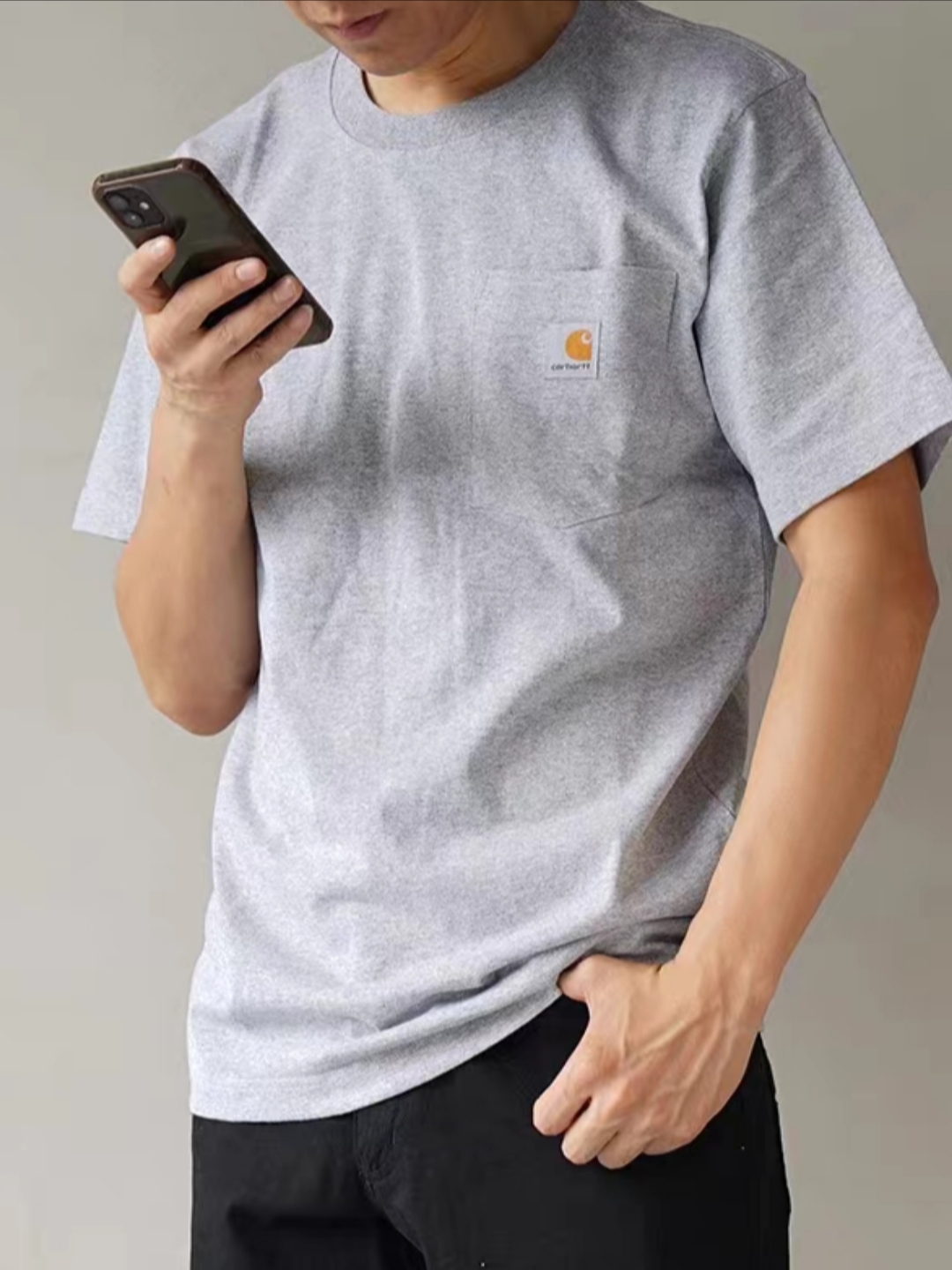 卡哈特灰T：工装男孩の万能打底！👕🛠️