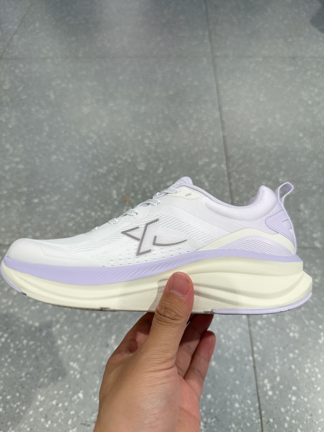 被这双淡紫跑鞋拿捏住👟