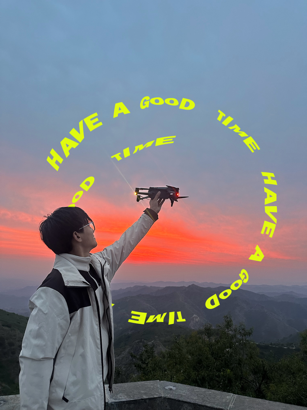 “5点20分的山顶，我拍到了电影感日出🌅”