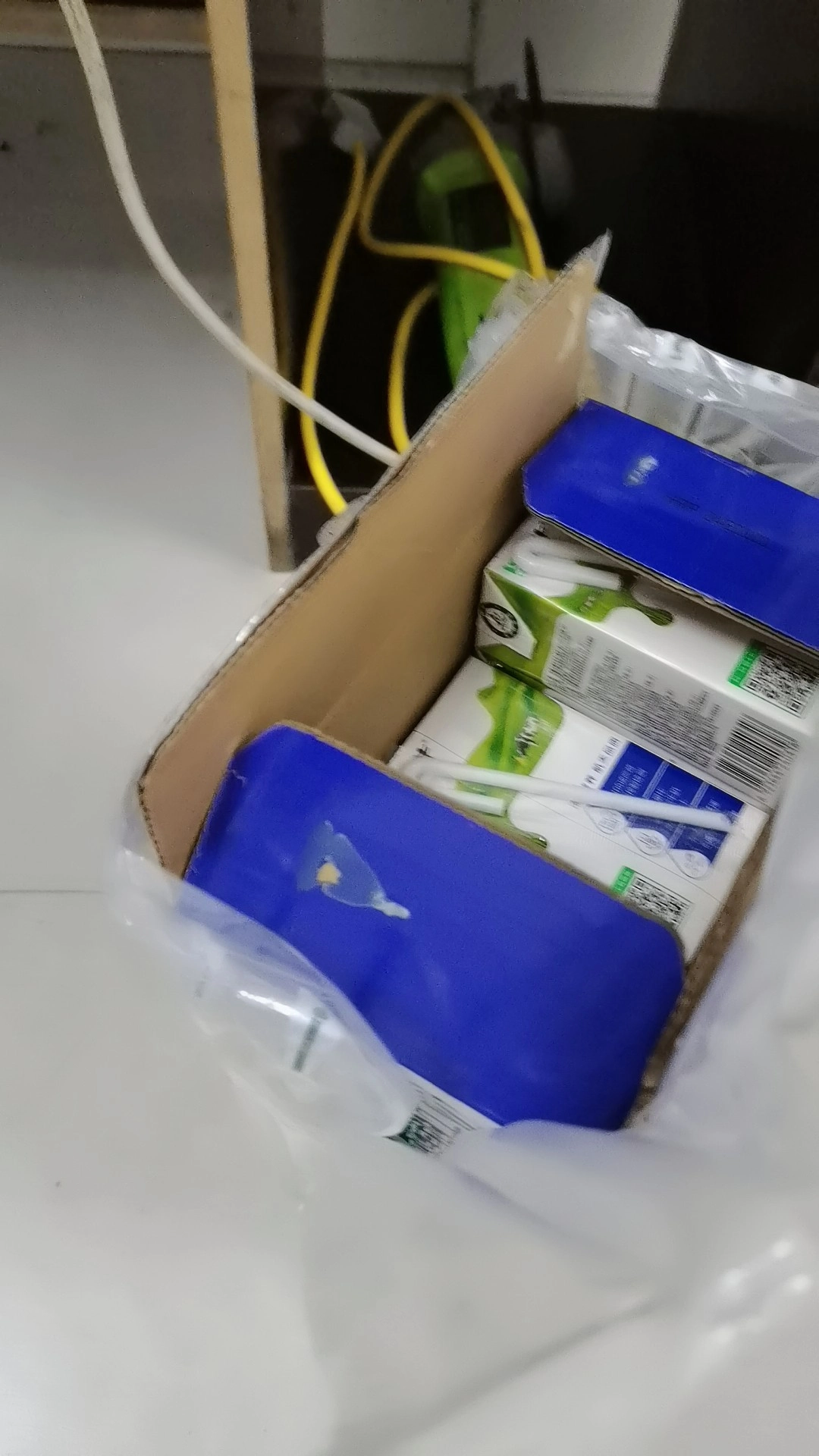 蒙牛低脂高钙牛奶：营养早餐必备，值得囤货