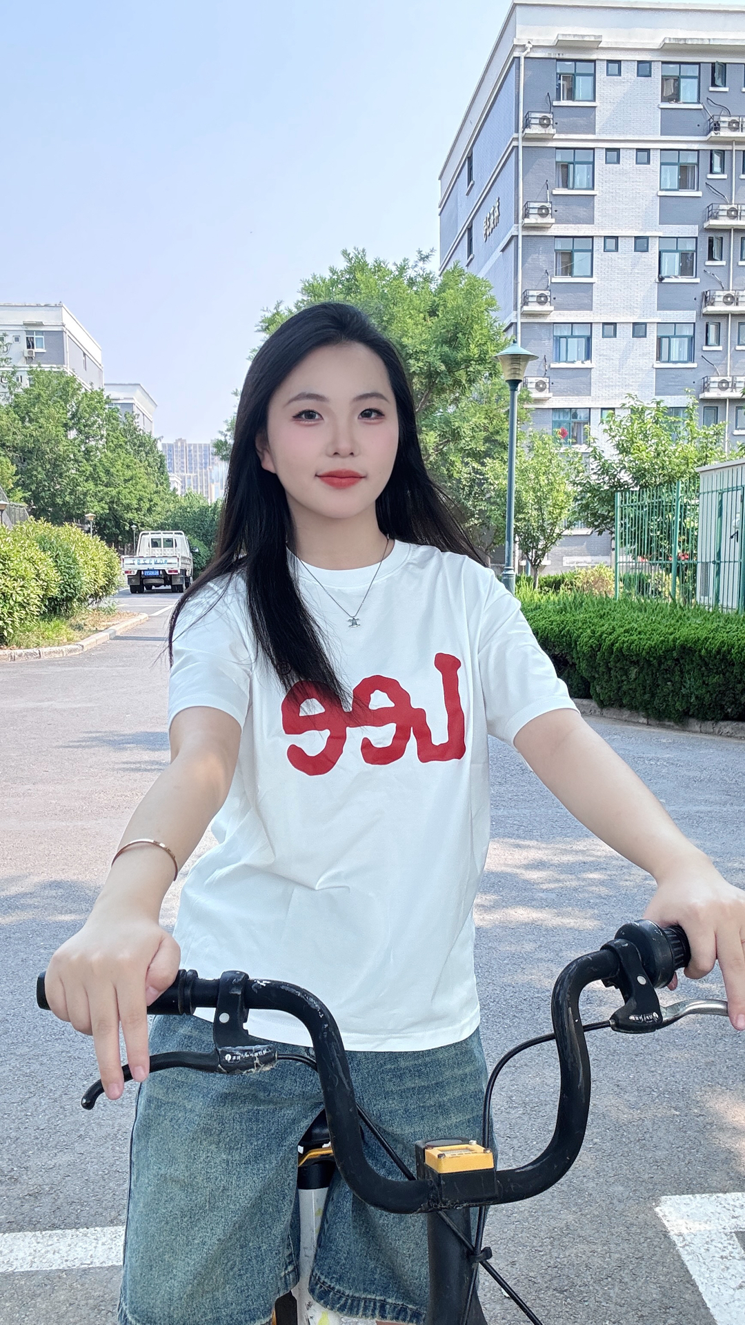谁能拒绝这件百搭时髦的白T啊😍