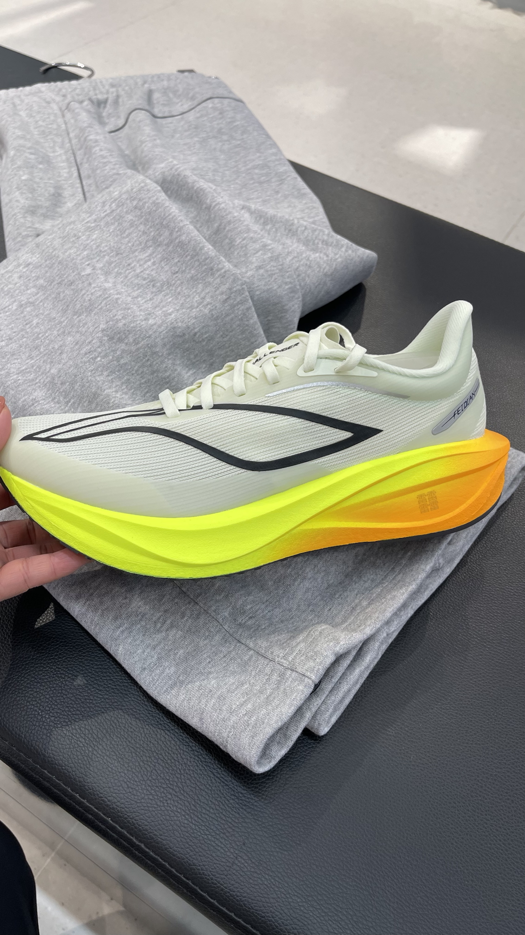 李宁飞电5C这个配色太吸睛啦