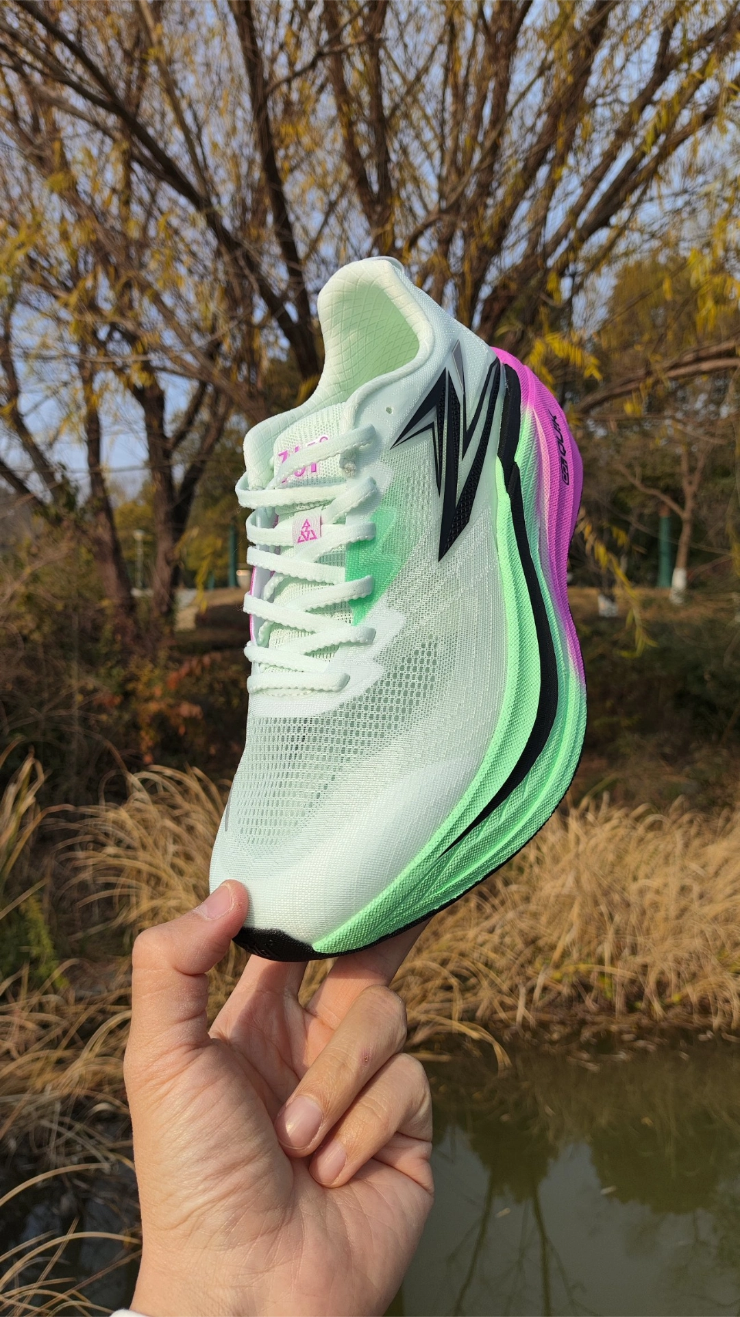 跑鞋新品速报|【飞燃5mix】适合入门跑者的碳板跑鞋?