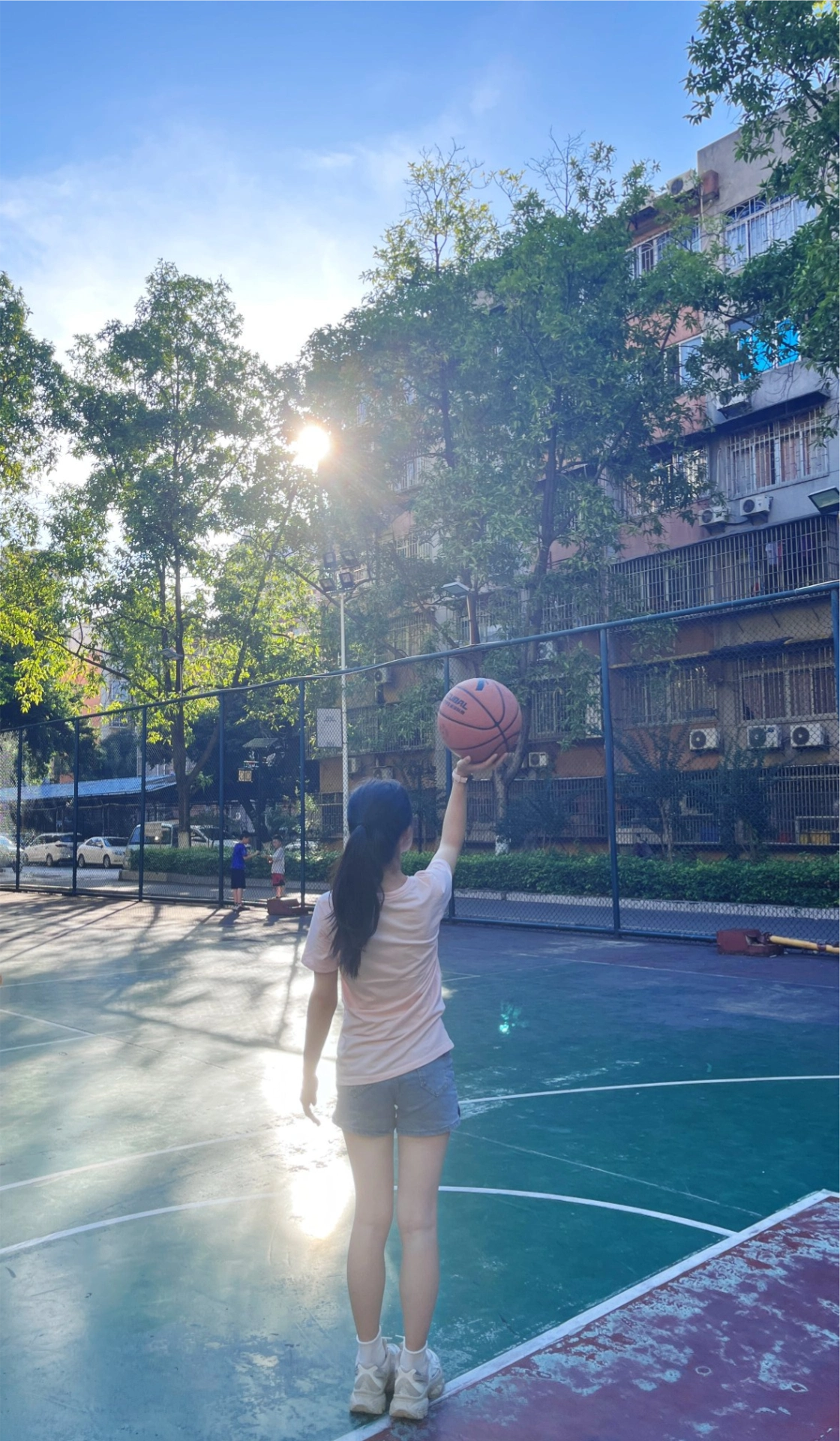 夏日球场，邂逅自在的我