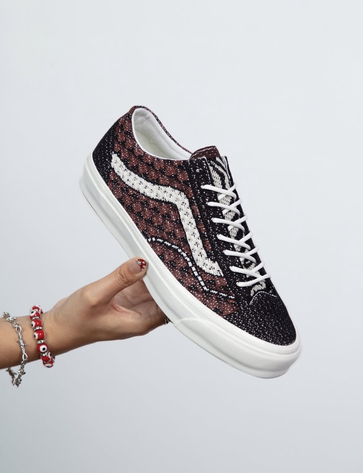 时尚玩家的百搭板鞋新宠👟