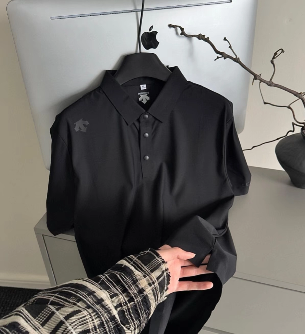 衣服料子很舒服，是速干料，穿着也很有弹力