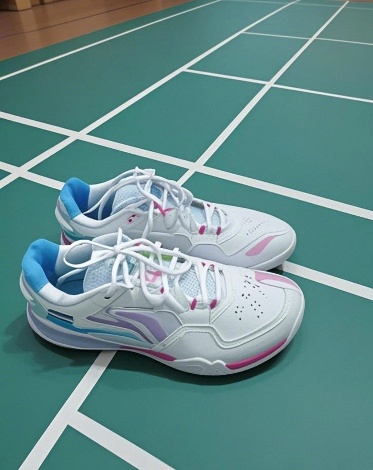 👍颜值与舒适并存
这双鞋一整个爱住！配色