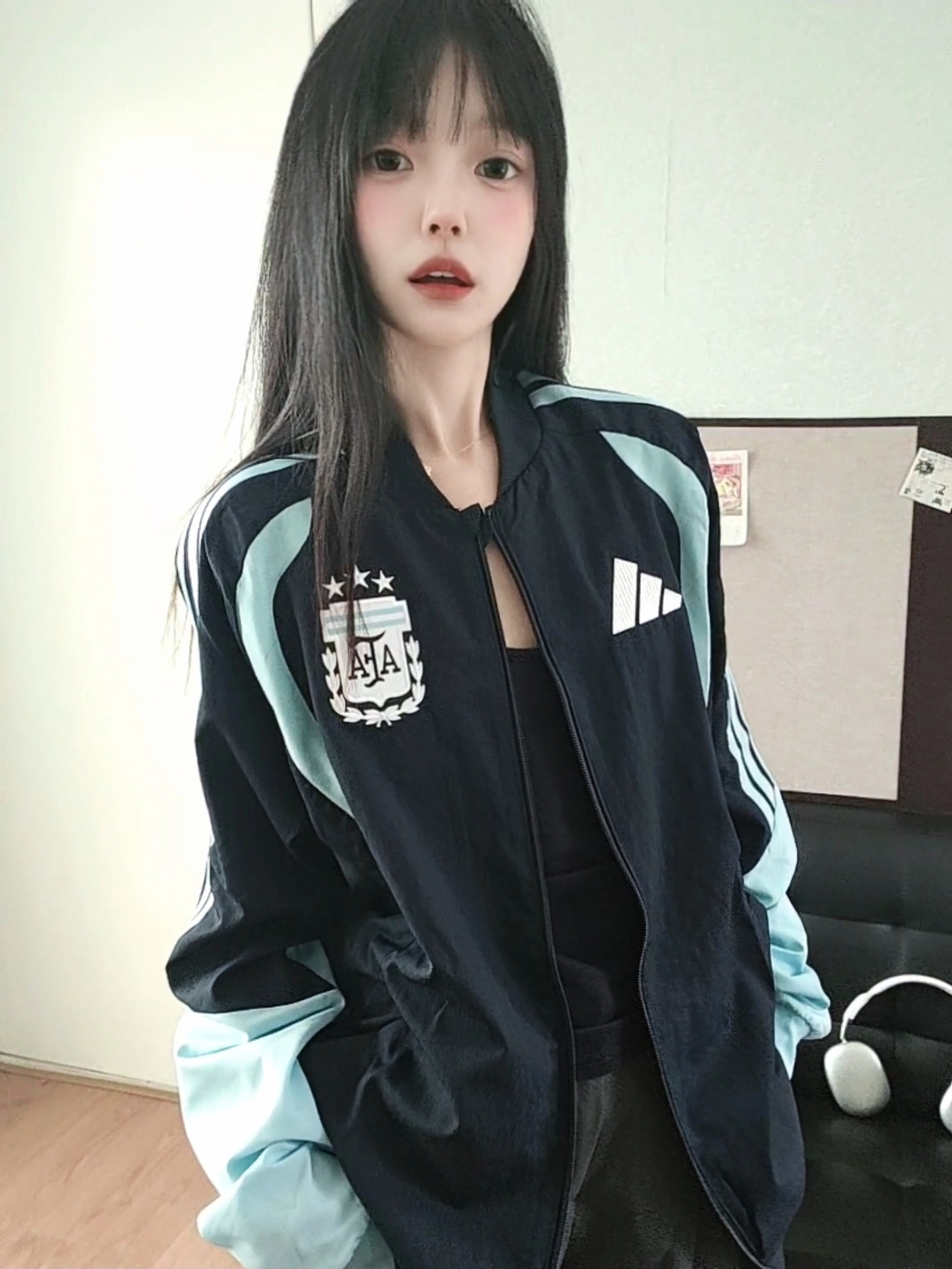 早秋清爽拼色外套 轻松穿出满格少年感
