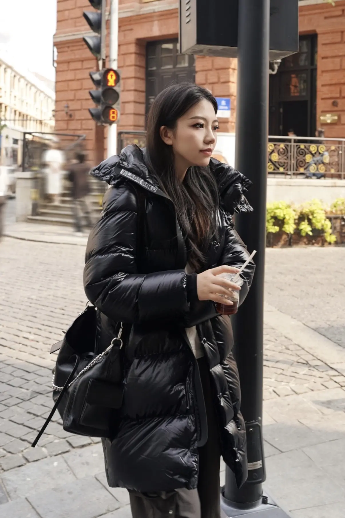 清冷感穿搭🧊秋冬街头穿羽绒服的酷女孩
