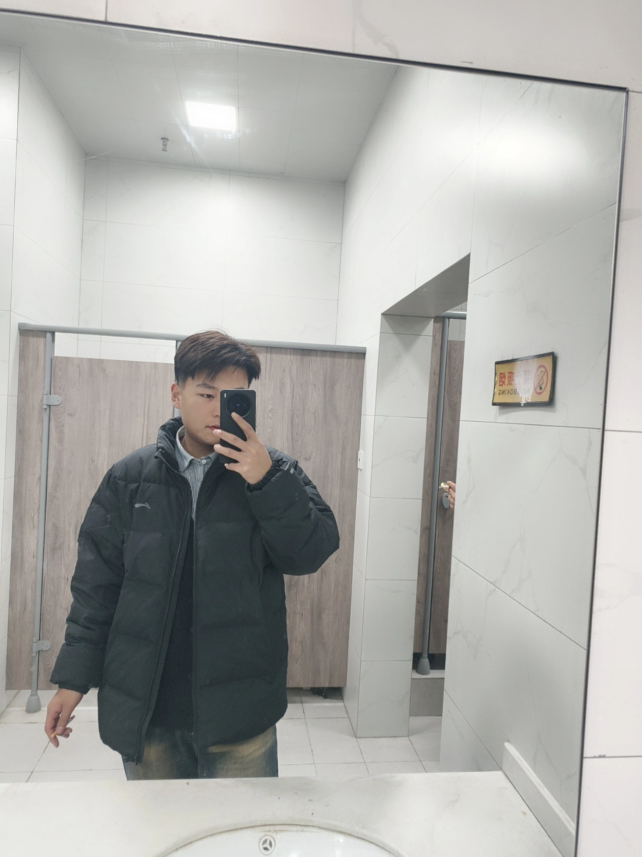 厕所自拍上瘾了谁懂😅