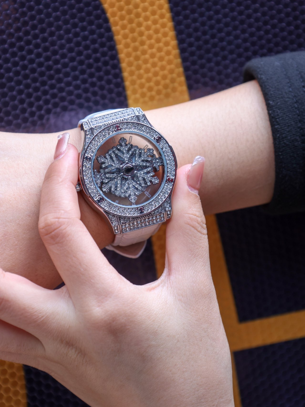 啊啊啊啊！出门一定得戴blinblin的满钻手表啊