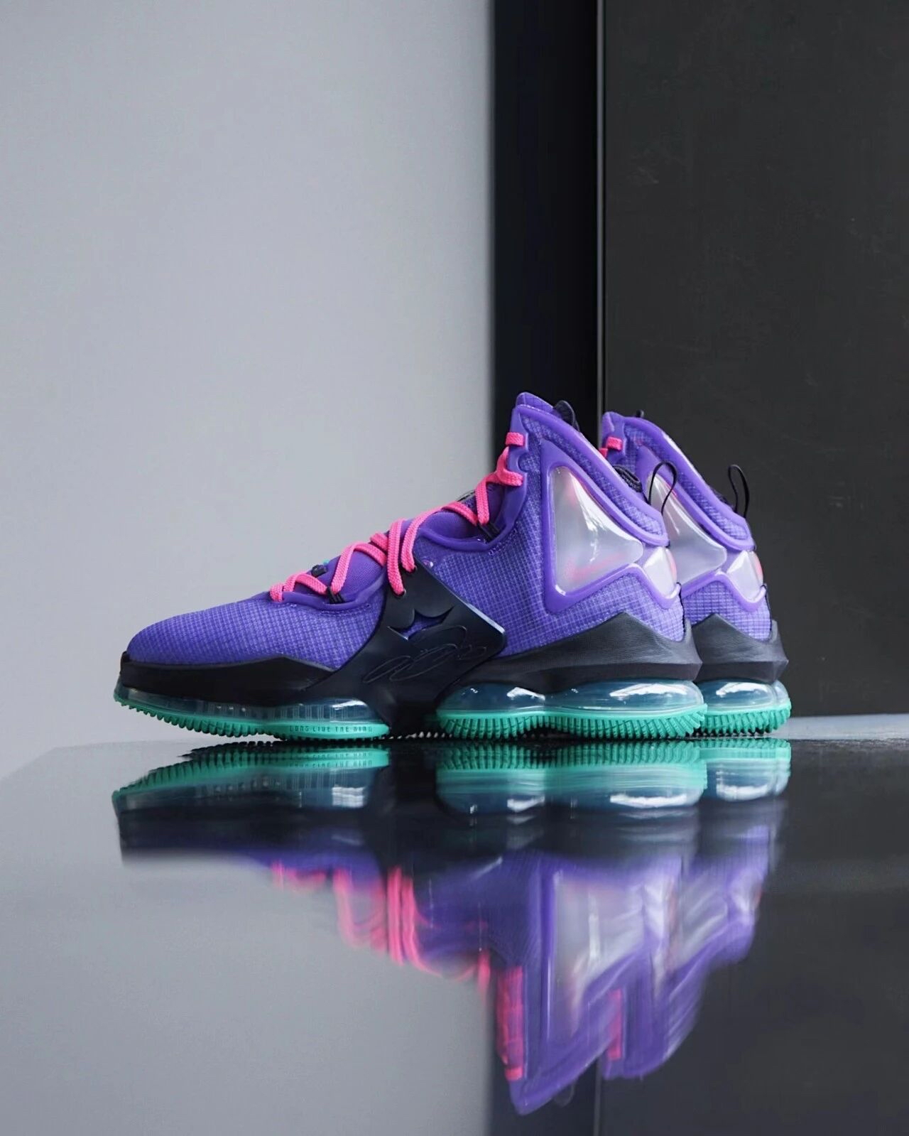 LeBron19 DJ Bron，紫调猛兽登场🍂