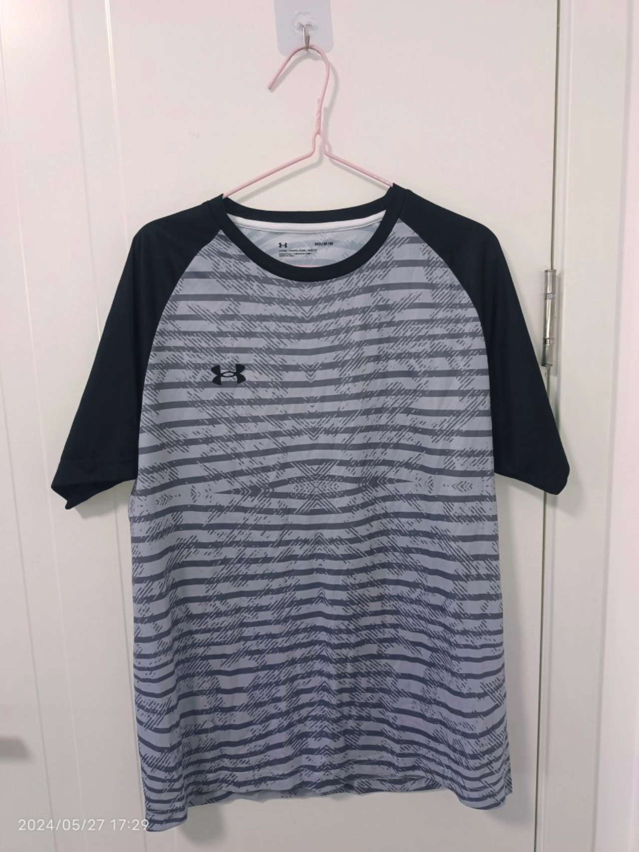 这件UA黑T，让我在夏天‘冷静’得像开了空调！