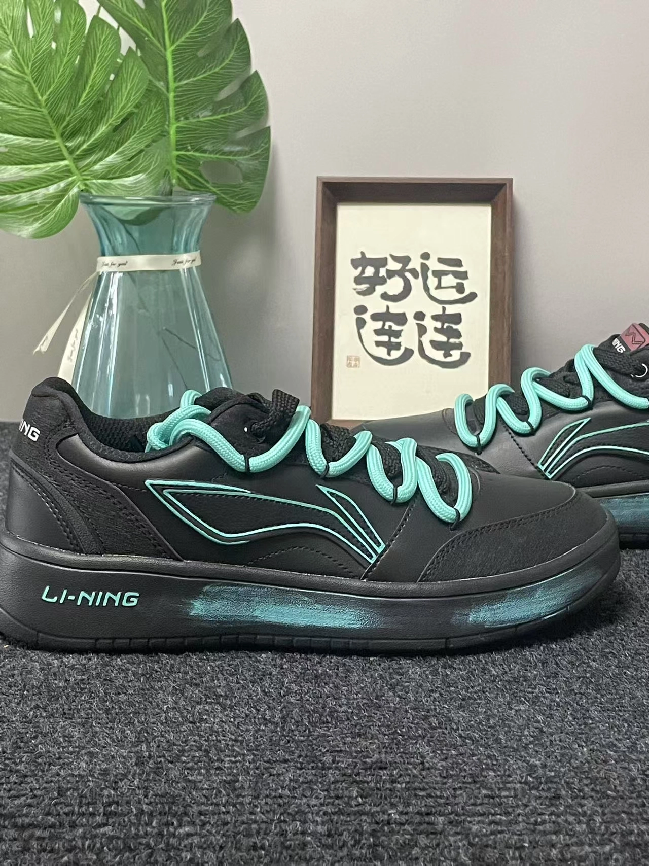 吸睛运动鞋，时尚出街必备👟