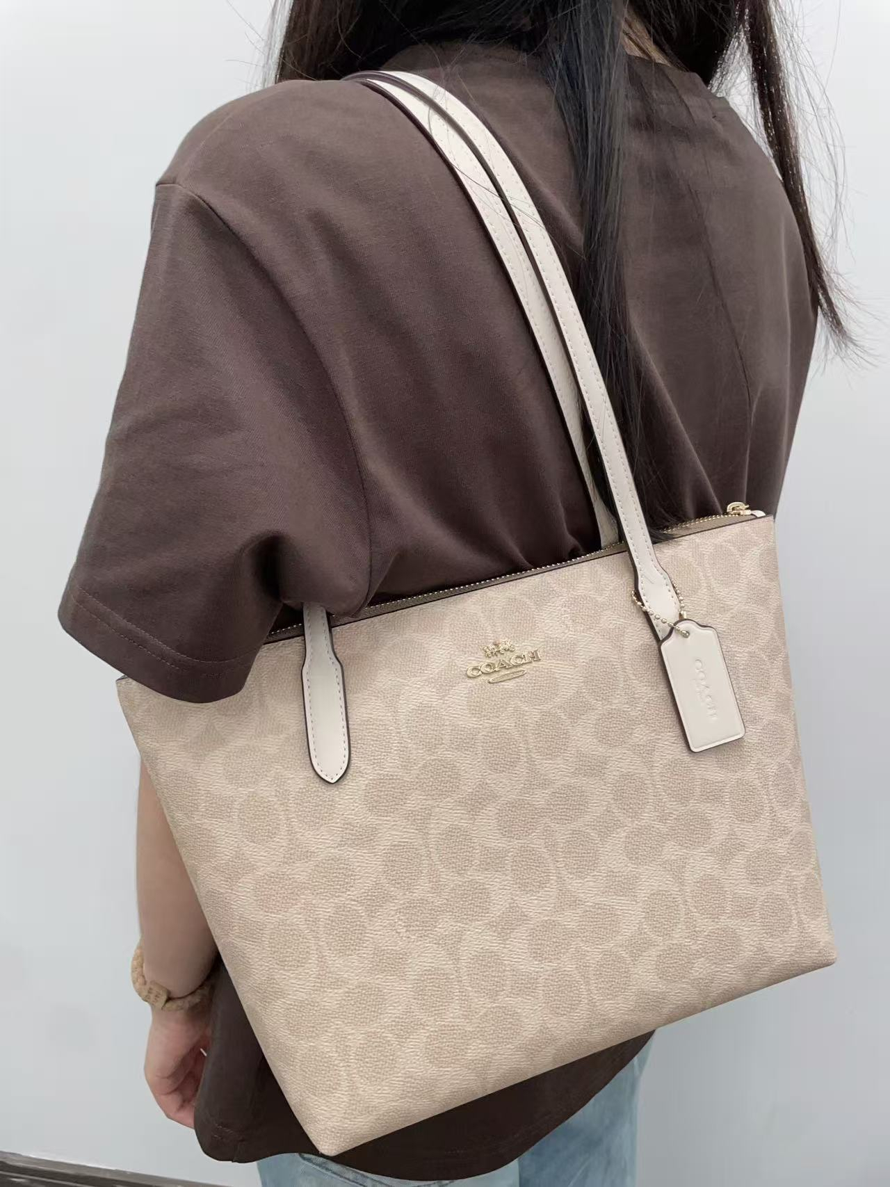 通勤逛街都适配的老花托特包✨