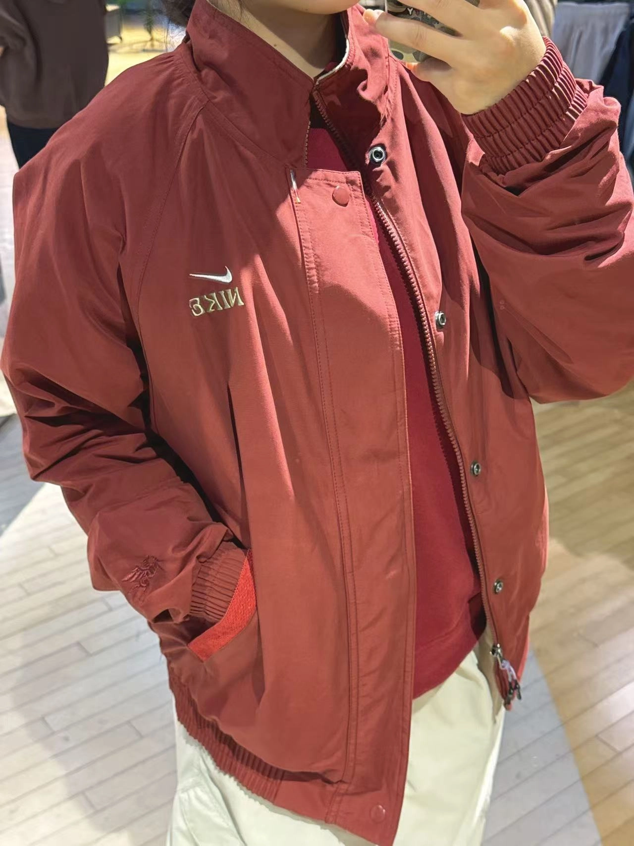马年入手这款Nike酒红夹克也太合适了！