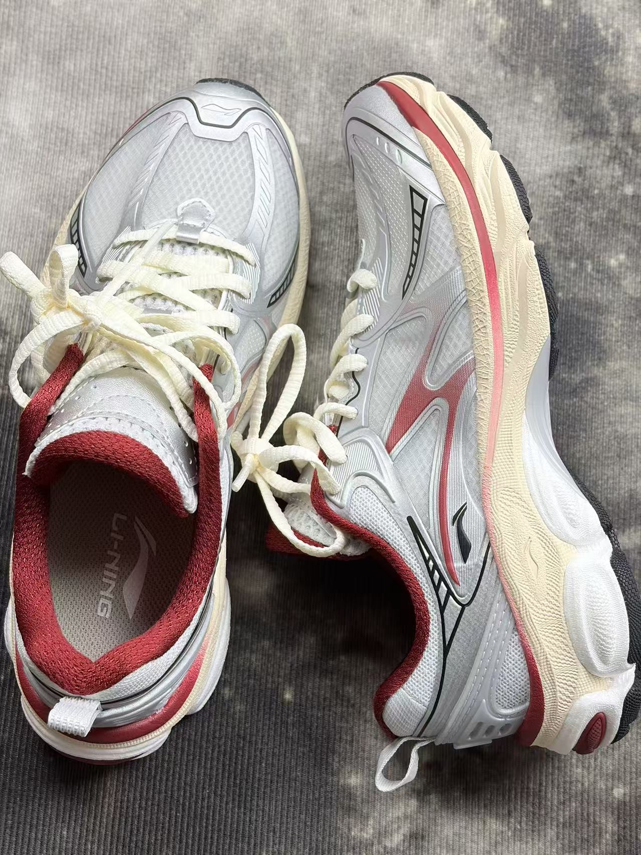 银红复古跑鞋 优缺点我聊聊👟
